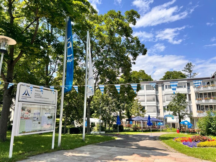 Biergarten im Altenzentrum bei Sommer